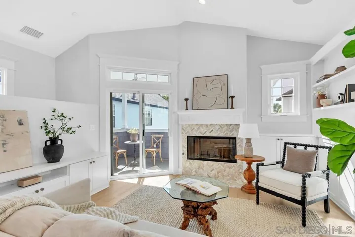 943 F Avenue, Coronado, California 92118