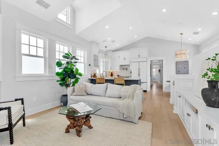 943 F Avenue, Coronado, California 92118
