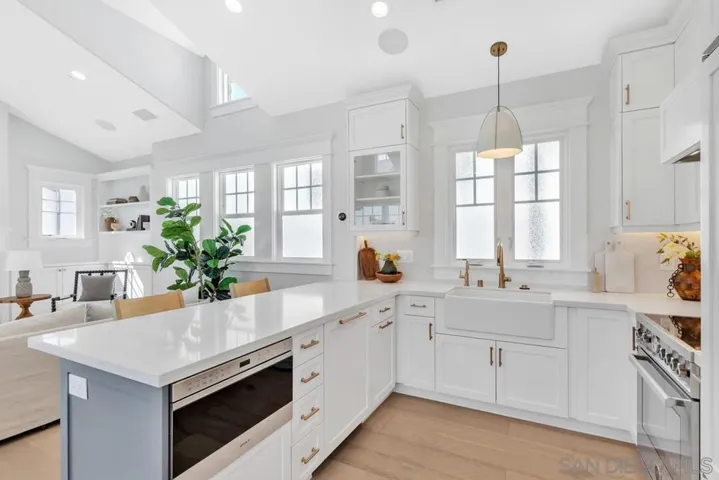 943 F Avenue, Coronado, California 92118