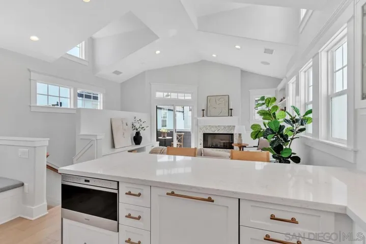 943 F Avenue, Coronado, California 92118