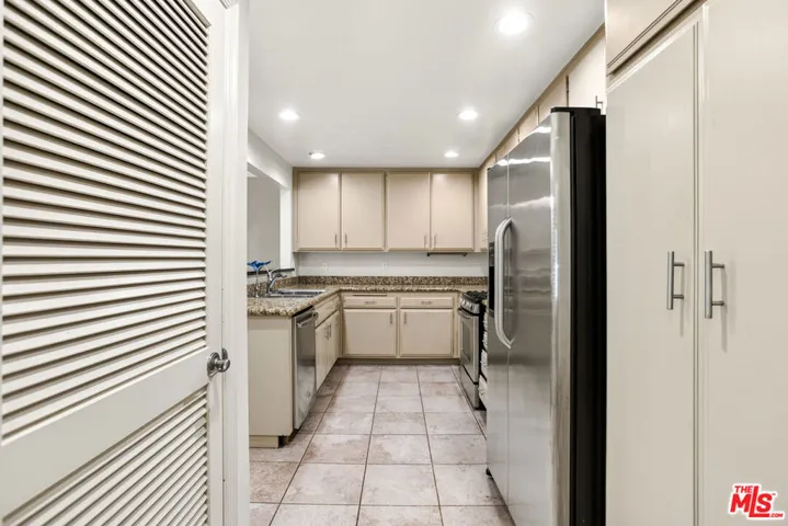 1110 S Shenandoah Street 8, Los Angeles, California 90035