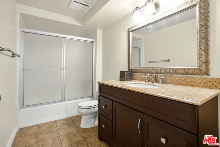 1110 S Shenandoah Street 8, Los Angeles, California 90035