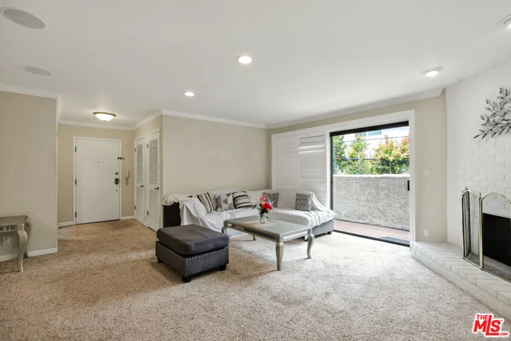 1110 S Shenandoah Street 8, Los Angeles, California 90035