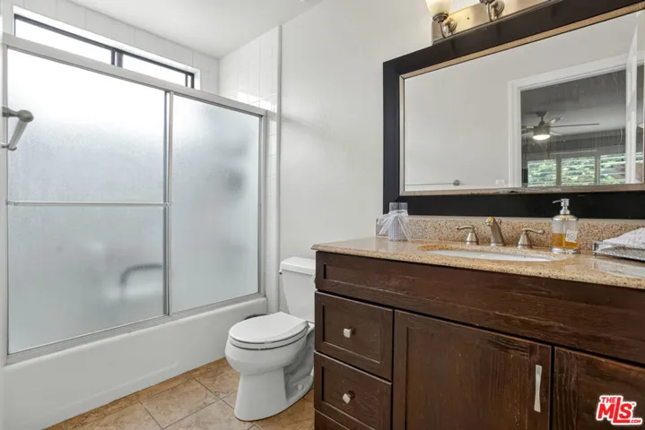 1110 S Shenandoah Street 8, Los Angeles, California 90035