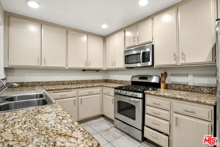 1110 S Shenandoah Street 8, Los Angeles, California 90035