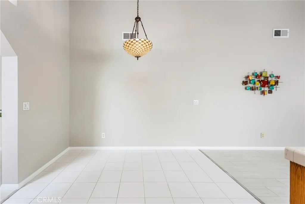 Kitchen eating area