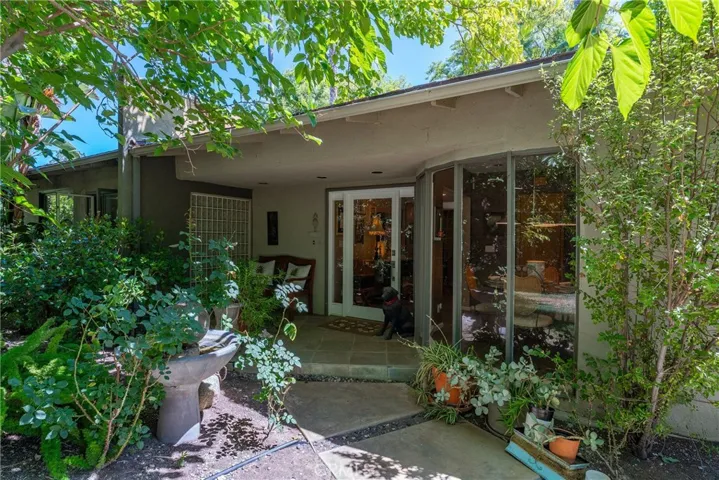 4956 Hood Drive, Woodland Hills, California 91364
