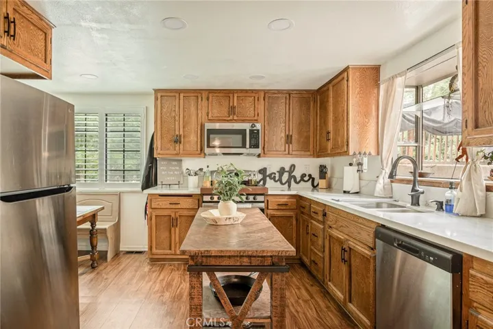 Oversized Kitchen to Cook in!