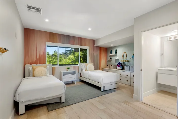 11661 Picturesque Dr, Studio City, California 91604