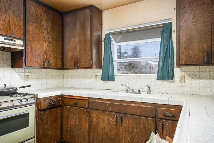 115 Beech, El Cajon, California 92021