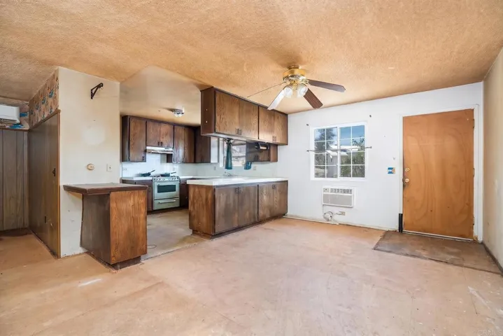 115 Beech, El Cajon, California 92021