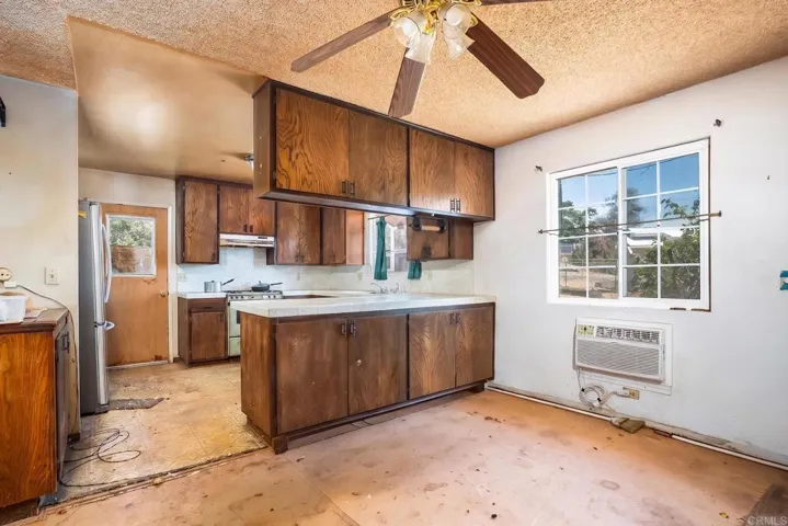 115 Beech, El Cajon, California 92021