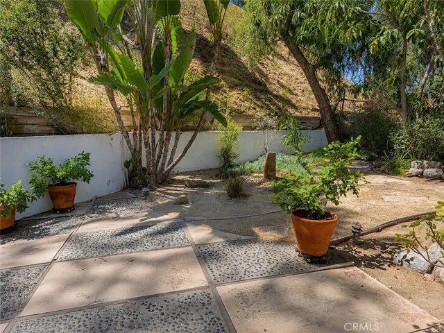 10527 Colebrook Street, Shadow Hills, California 91040