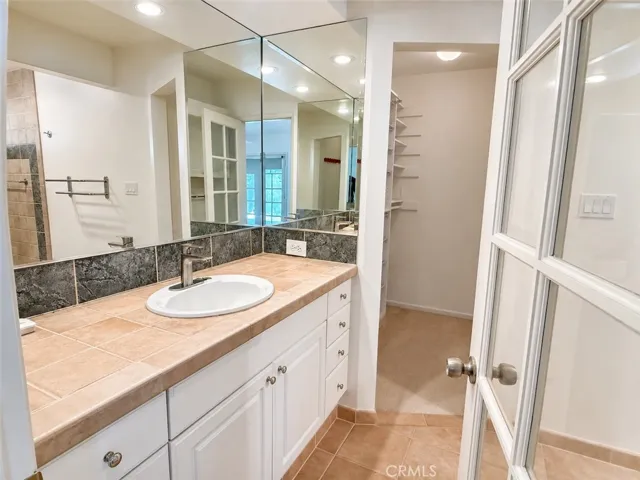 10527 Colebrook Street, Shadow Hills, California 91040