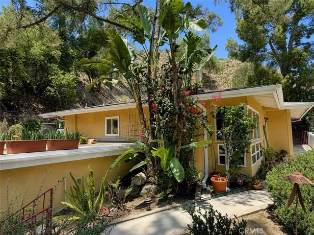10527 Colebrook Street, Shadow Hills, California 91040