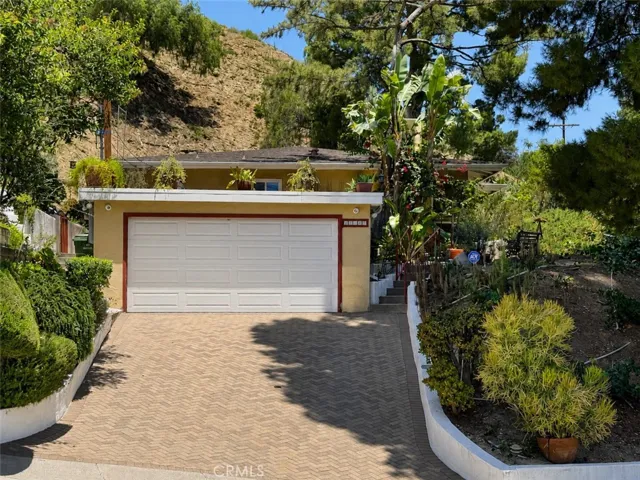 10527 Colebrook Street, Shadow Hills, California 91040