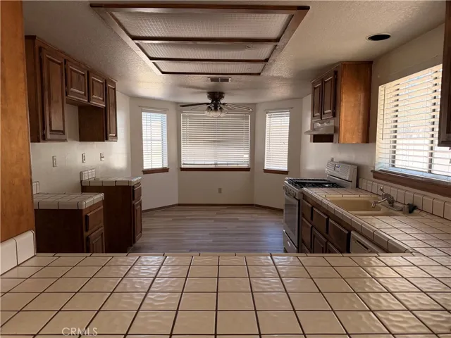 12901 Briarcliff, Victorville, California 92395