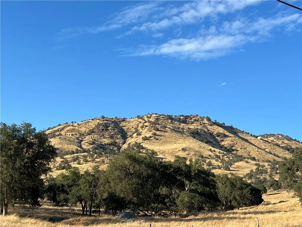 8058 Monreal Dr, Sanger, California 93657 — photo 4