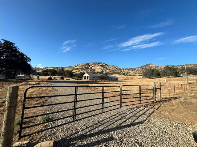 8058 Monreal Dr, Sanger, California 93657