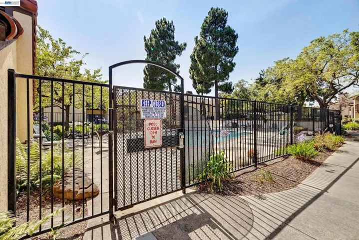 13725 Seagate Dr, San Leandro, California 94577-6429