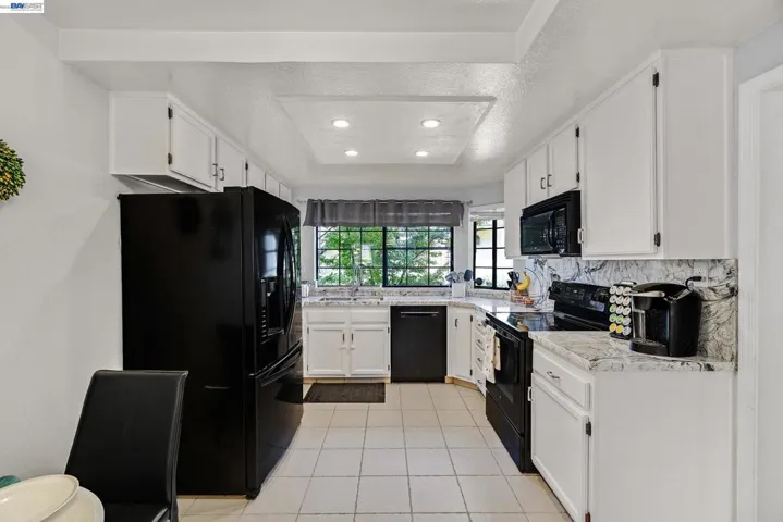 13725 Seagate Dr, San Leandro, California 94577-6429