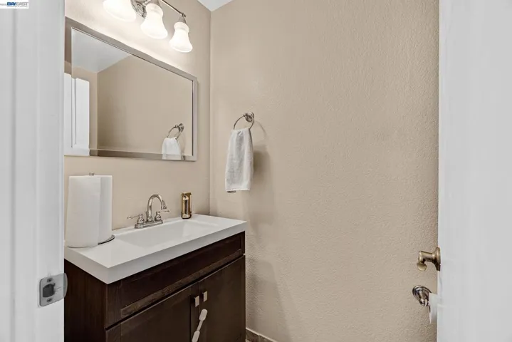 13725 Seagate Dr, San Leandro, California 94577-6429