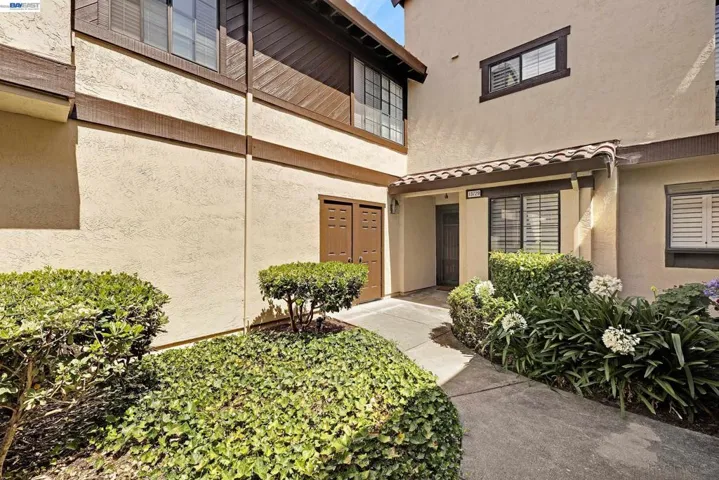 13725 Seagate Dr, San Leandro, California 94577-6429