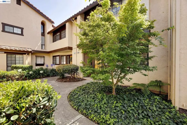 13725 Seagate Dr, San Leandro, California 94577-6429