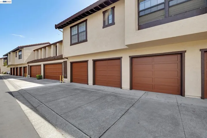13725 Seagate Dr, San Leandro, California 94577-6429