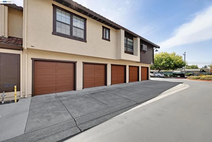 13725 Seagate Dr, San Leandro, California 94577-6429