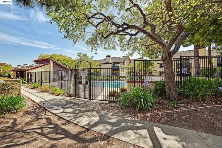 13725 Seagate Dr, San Leandro, California 94577-6429