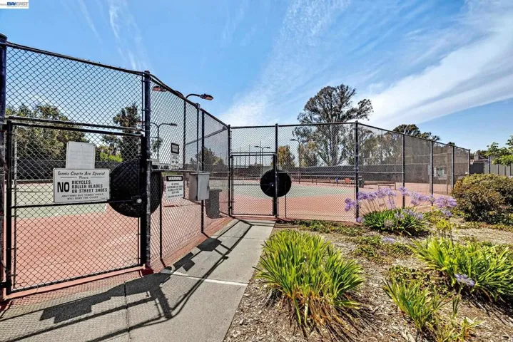 13725 Seagate Dr, San Leandro, California 94577-6429