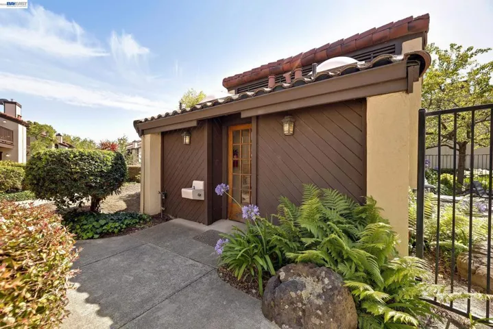 13725 Seagate Dr, San Leandro, California 94577-6429