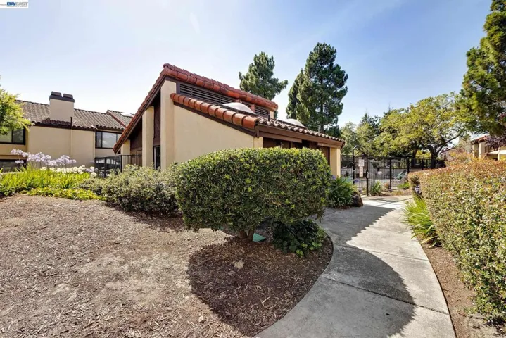 13725 Seagate Dr, San Leandro, California 94577-6429