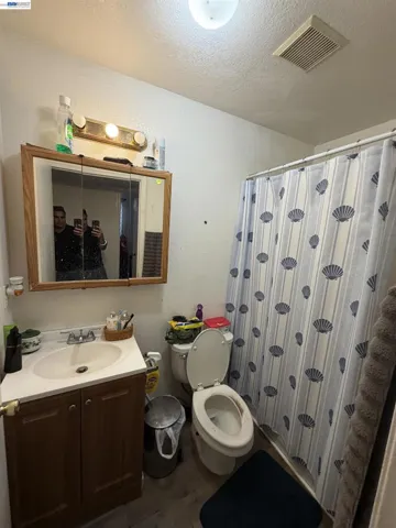 5917 Clover Manor Way, Sacramento, California 95824