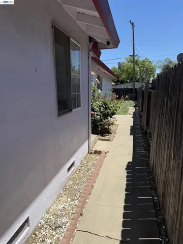 5917 Clover Manor Way, Sacramento, California 95824