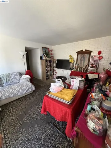 5917 Clover Manor Way, Sacramento, California 95824