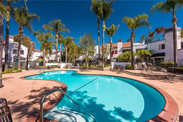 1175 Tivoli 73, Simi Valley, California 93065