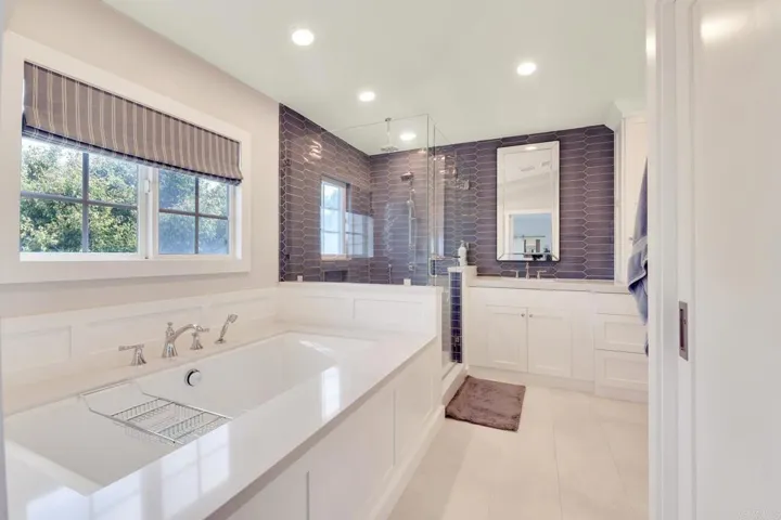 972 Skylark Drive, La Jolla, California 92037