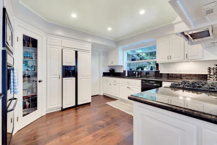 972 Skylark Drive, La Jolla, California 92037