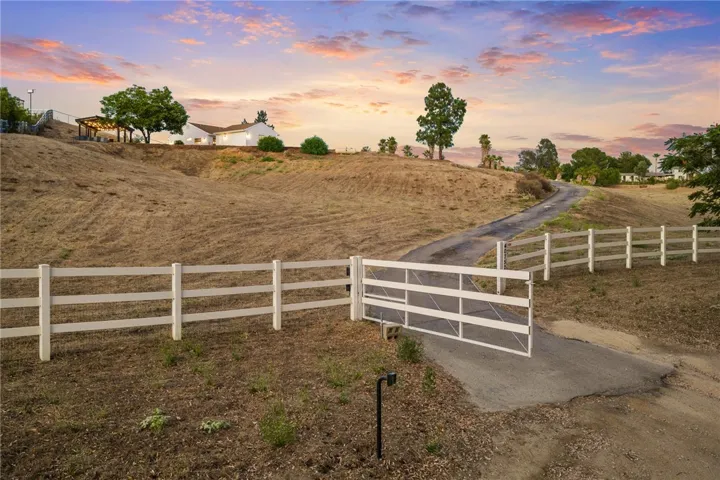 40752 Los Amantes Road, Temecula, California 92592
