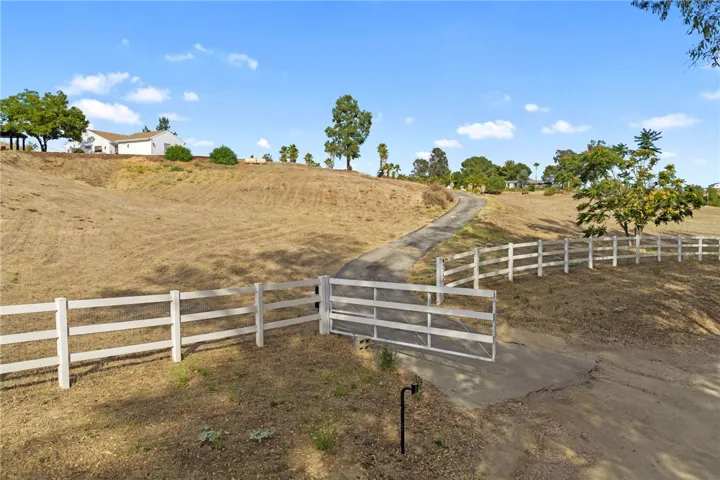 40752 Los Amantes Road, Temecula, California 92592