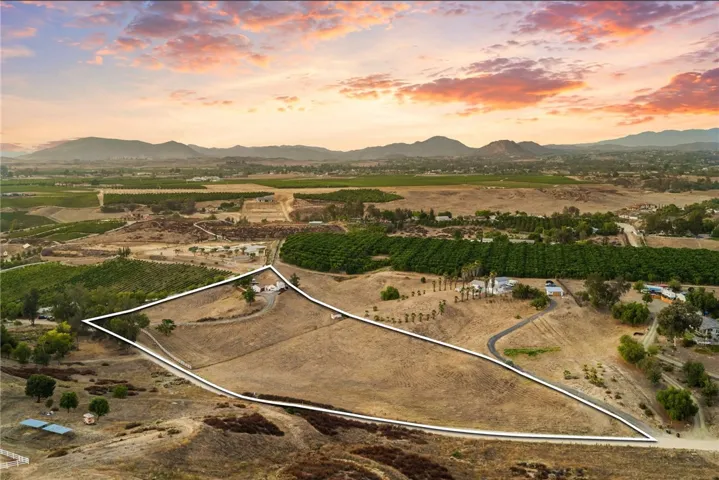 40752 Los Amantes Road, Temecula, California 92592