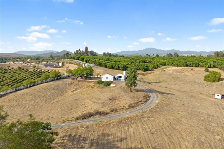 40752 Los Amantes Road, Temecula, California 92592