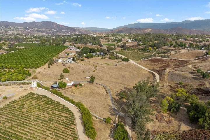 40752 Los Amantes Road, Temecula, California 92592
