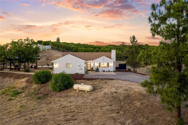 40752 Los Amantes Road, Temecula, California 92592