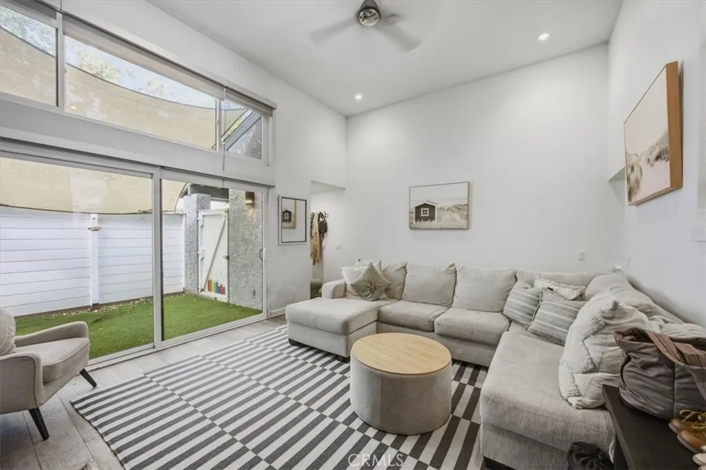1915 Rockefeller Lane E, Redondo Beach, California 90278 — photo 4