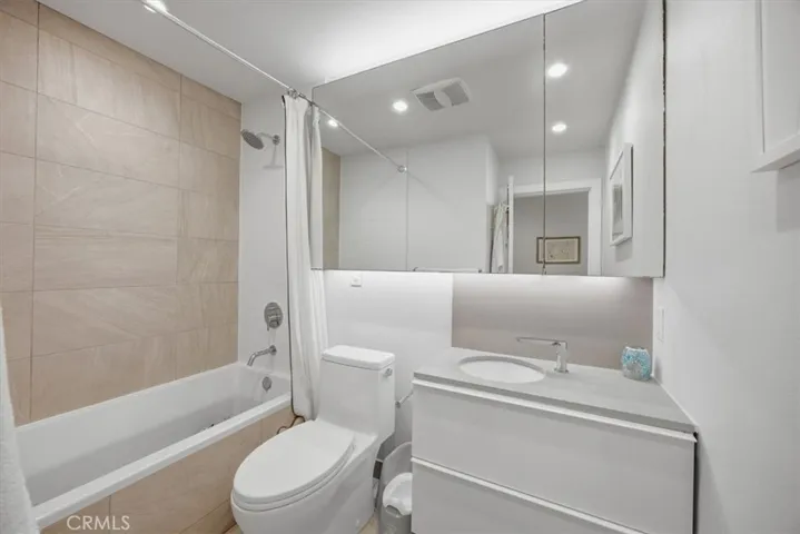 Secondary Full Bathroom