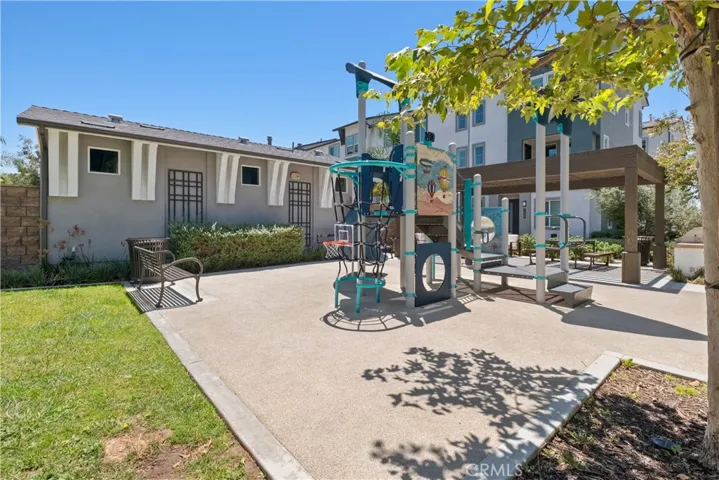 community tot lot, bbq, and picnic area