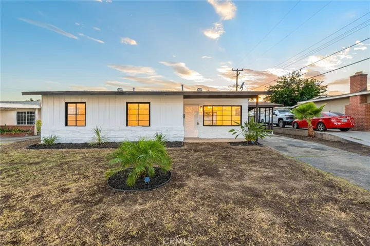 MOVE IN READY! UPGRADED HOME!
